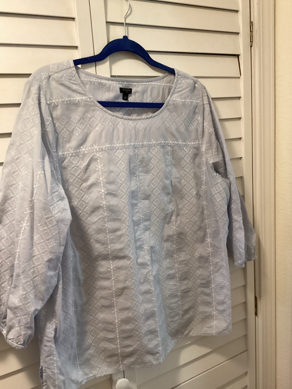 Talbots women’s Light Blue Embroidered 3/4 Sleeve blouse
